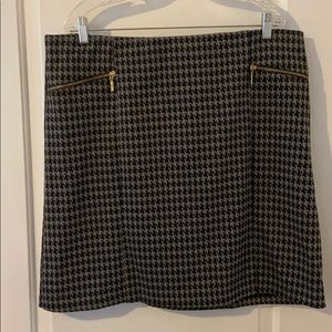 EUC Houndstooth Skirt